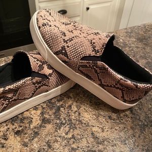 Soda brand women’s faux snake skin shoes